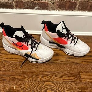 Nike Unisex White and Red Sneakers